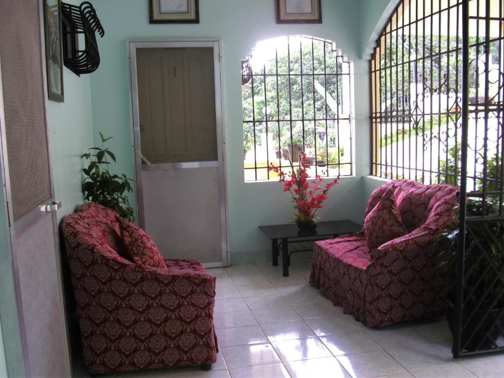 Royal Taal Inn Tagaytay City Εξωτερικό φωτογραφία