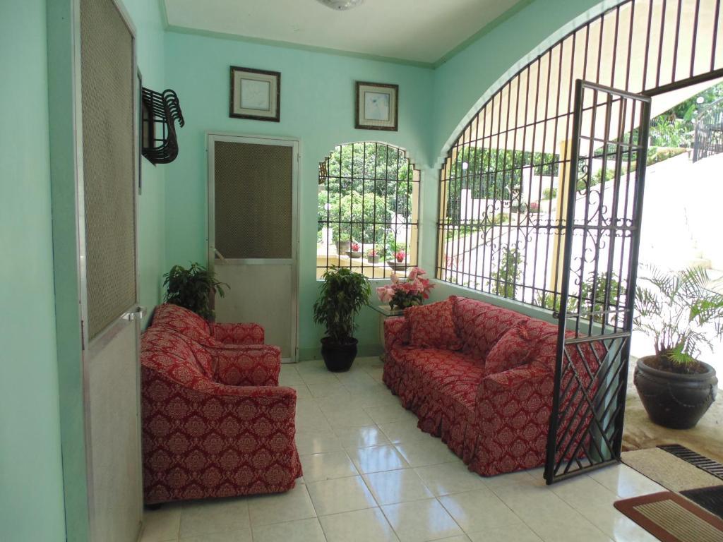 Royal Taal Inn Tagaytay City Εξωτερικό φωτογραφία