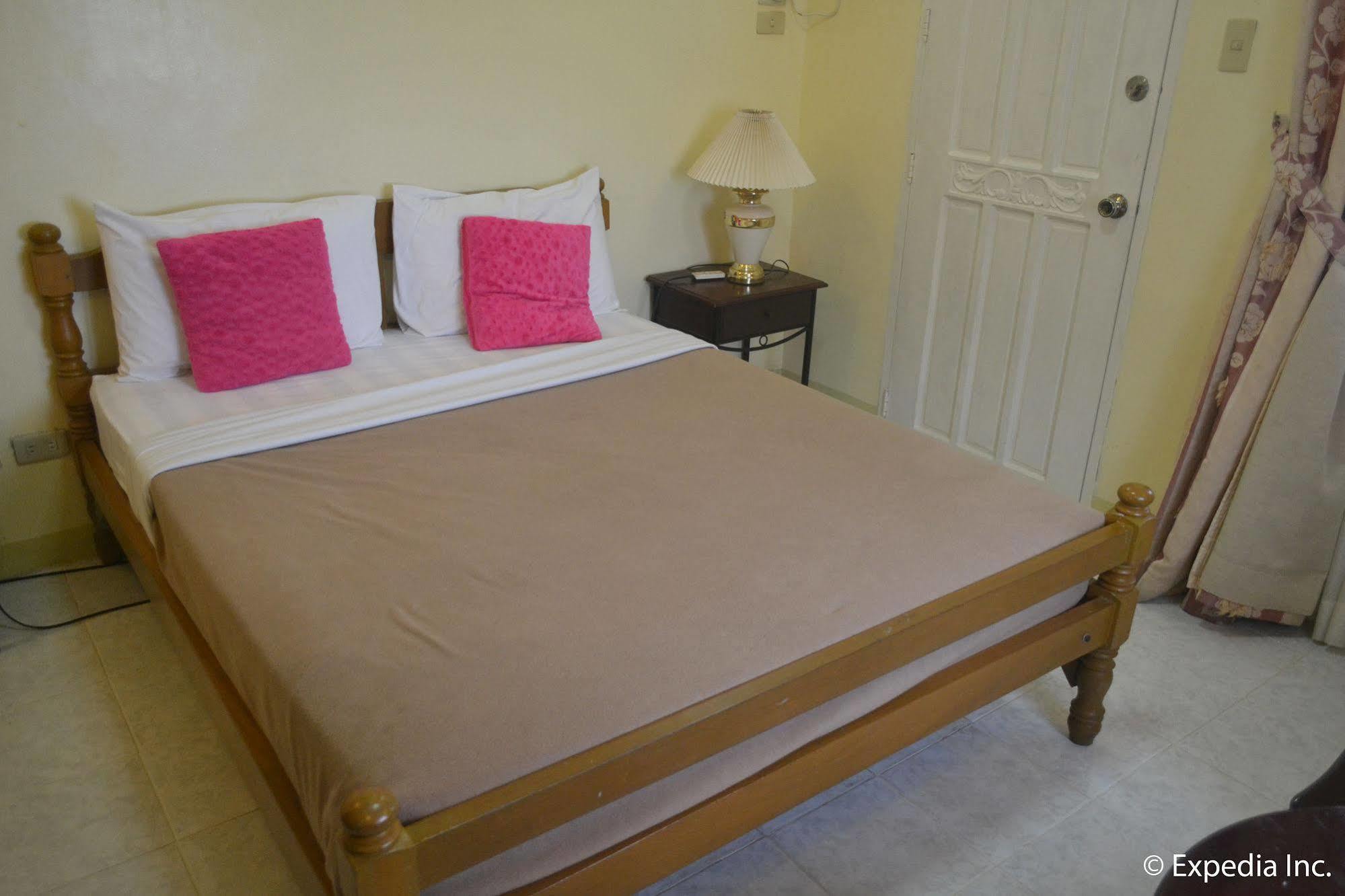 Royal Taal Inn Tagaytay City Εξωτερικό φωτογραφία